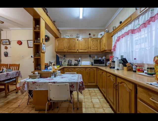 6 BEDROOM FREEHOLD SOLD IN ROSETTENVILLE